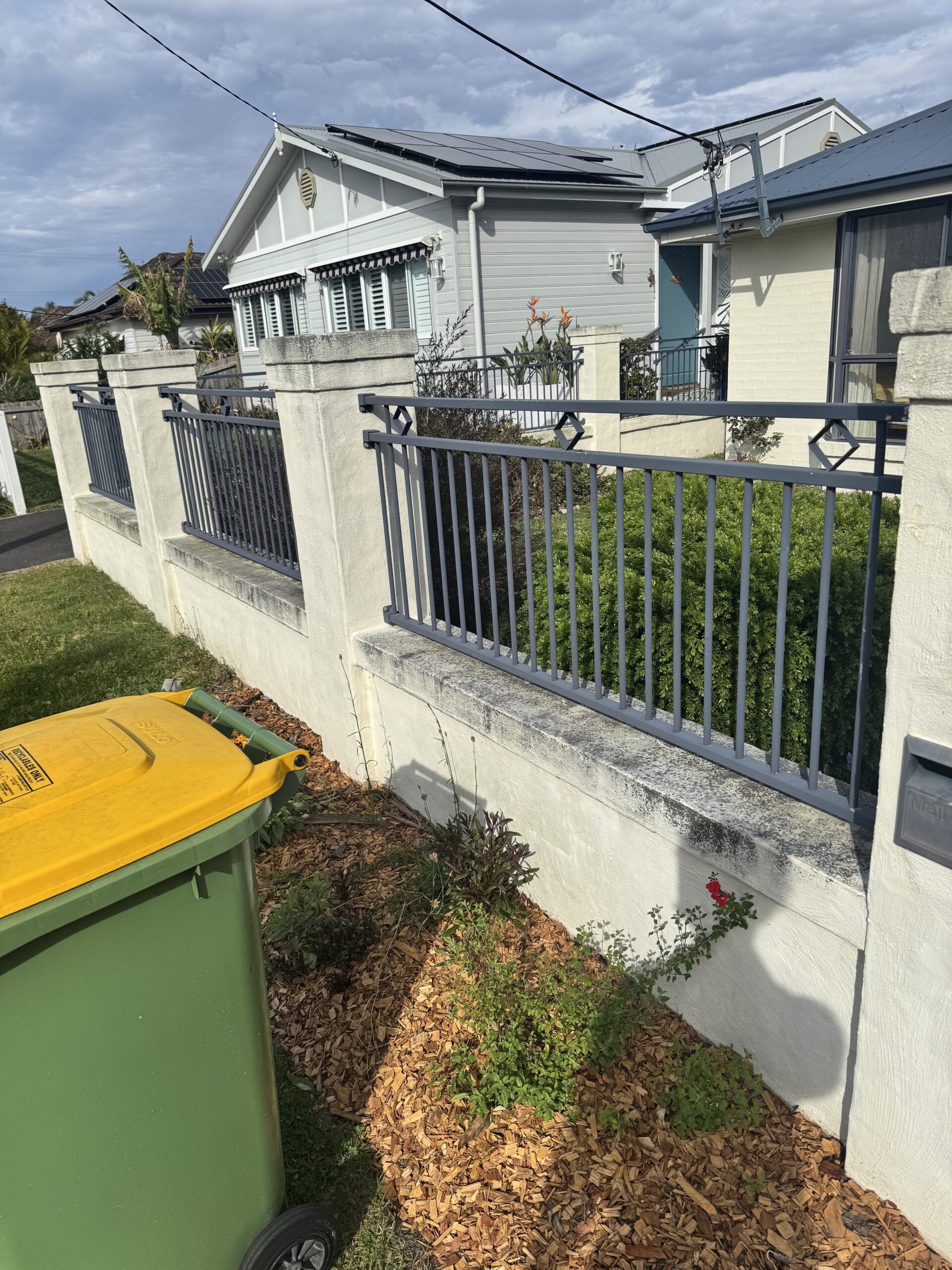 Front render fence (Before)